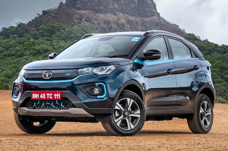 Tata Nexon EV Max (May 11) -
Along with a few new features the Nexon EV got a battery boost taking range upto 437km (ARAI-certified).
Tata Nexon EV Max (May 11) -
Along with a few new features the Nexon EV got a battery boost taking range upto 437km (ARAI-certified).